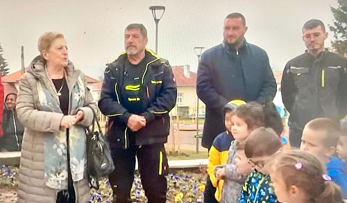 Община Мирково преобрази парковото пространство към Сградата за култура и изкуство 