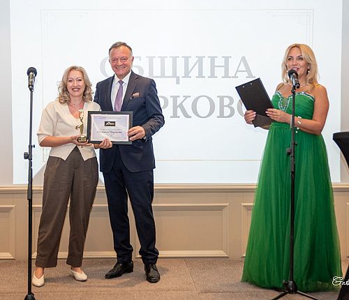 Общините Казанлък, Царево, Сливница, Мирково и Родопи със златни статуетки за благоустройство